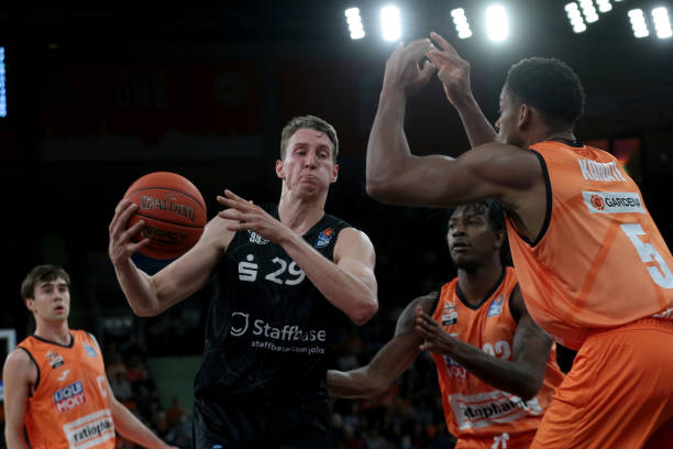 阵容让他们 阵容让他们