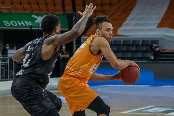 他与现役世 他与现役世