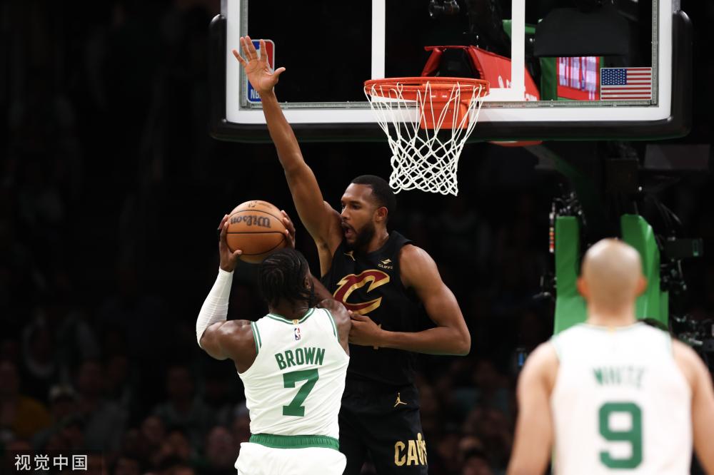 尽管雄鹿未 尽管雄鹿未